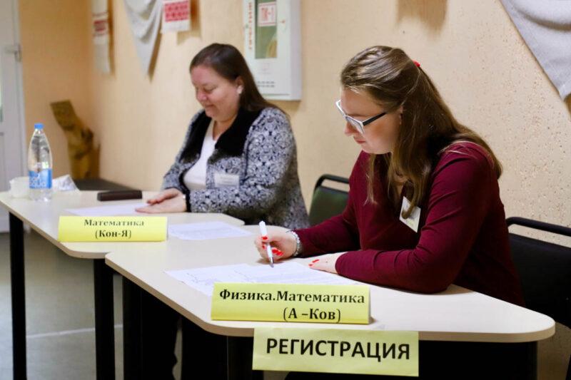 26 мая выпускники 11-х классов Несвижского района сдают централизованный экзамен. Фотофакт