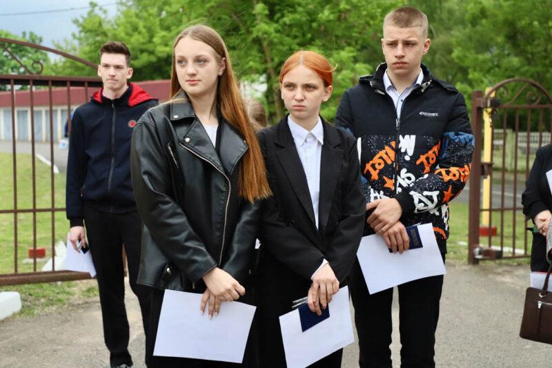 26 мая выпускники 11-х классов Несвижского района сдают централизованный экзамен. Фотофакт