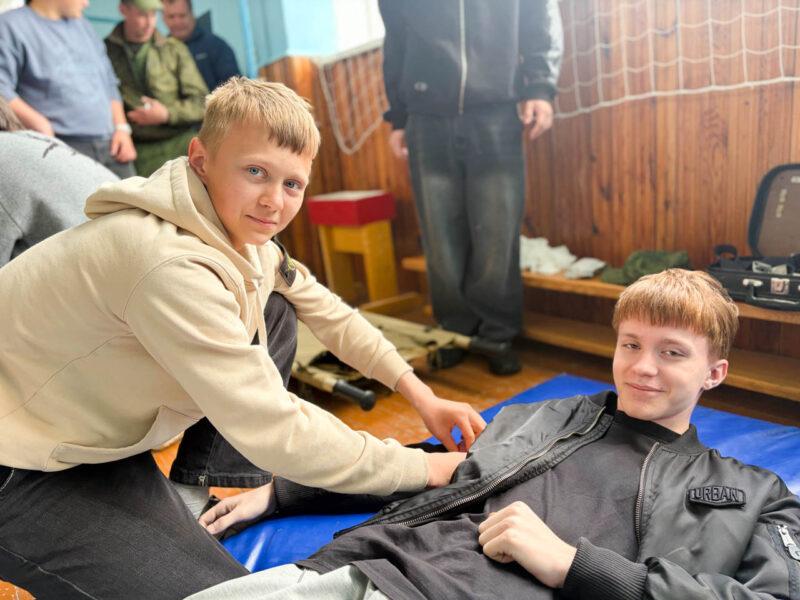Несвижские школьники посетили воинские части Барановичского гарнизона