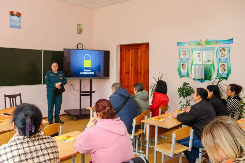 «Секрет безопасности» найден! В Новоселковской СШ прошло общешкольное родительское собрание с участием спасателей