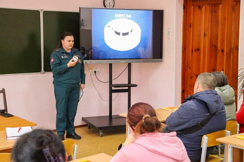 «Секрет безопасности» найден! В Новоселковской СШ прошло общешкольное родительское собрание с участием спасателей