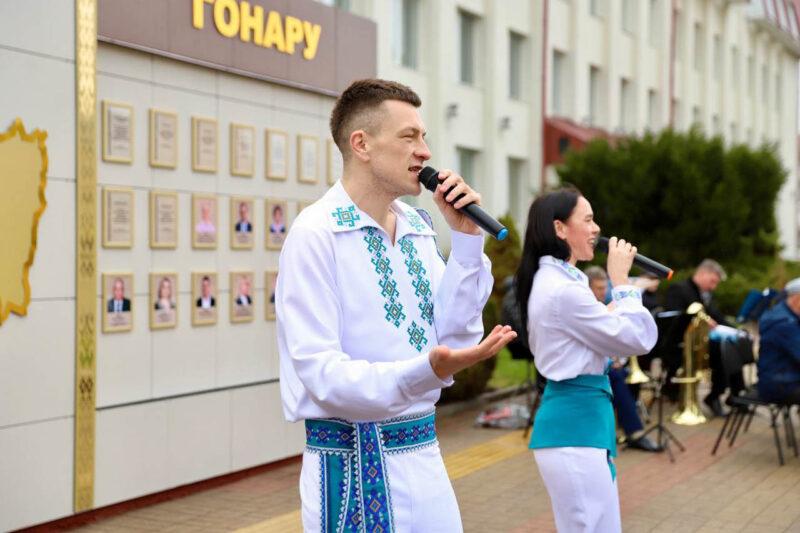 В Несвиже состоялось торжественное открытие обновленной Доски почёта