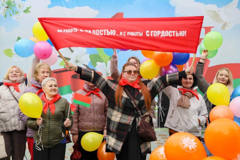 Спорт, ностальгия и Праздник труда: в Несвижском парке прошли гулянья, посвящённые Первомаю