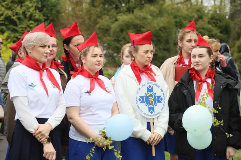 Спорт, ностальгия и Праздник труда: в Несвижском парке прошли гулянья, посвящённые Первомаю