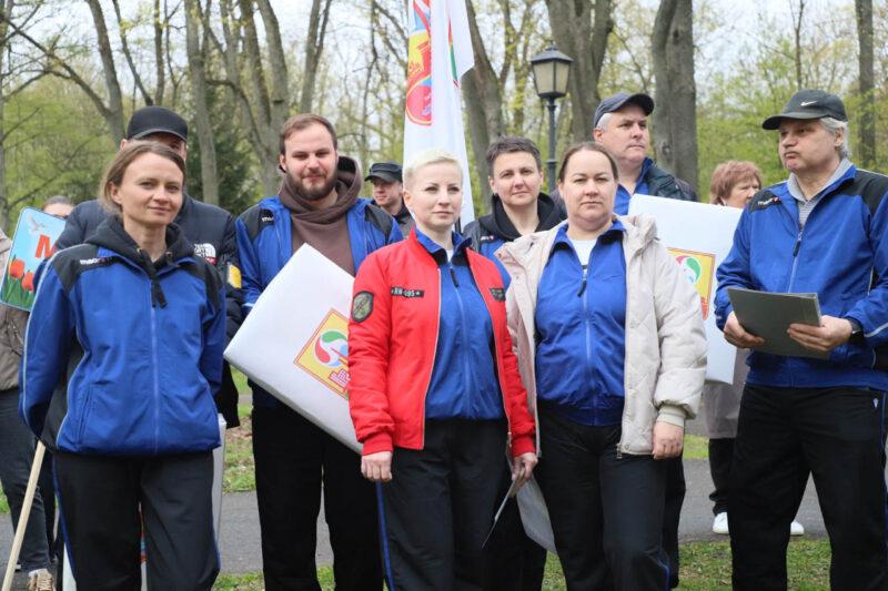 Спорт, ностальгия и Праздник труда: в Несвижском парке прошли гулянья, посвящённые Первомаю