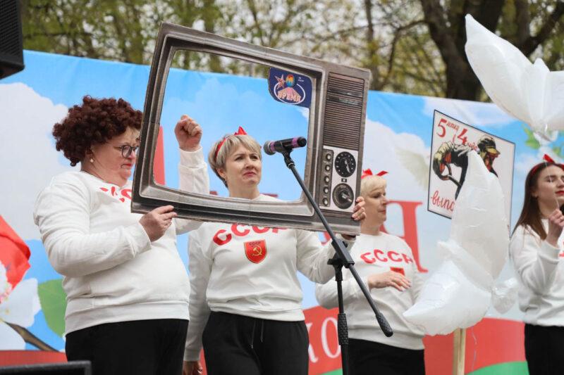 Спорт, ностальгия и Праздник труда: в Несвижском парке прошли гулянья, посвящённые Первомаю