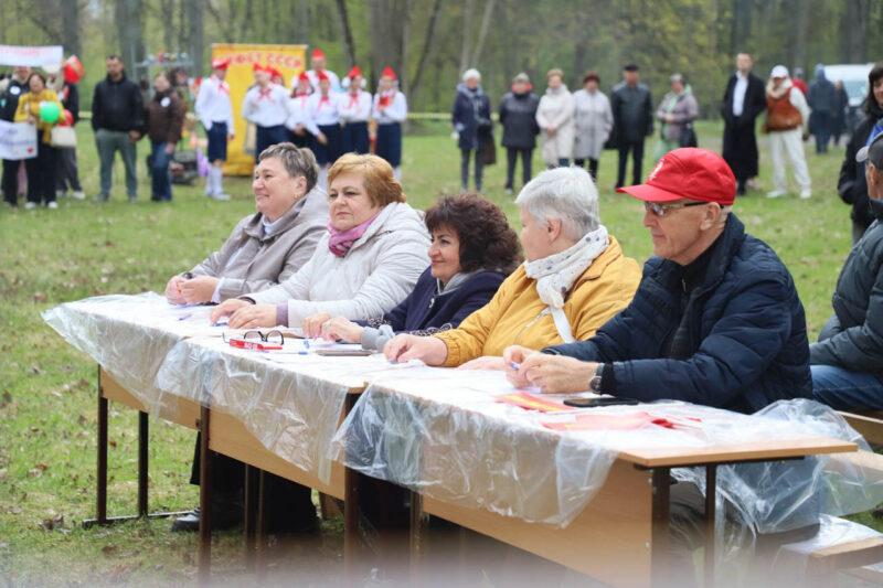 Спорт, ностальгия и Праздник труда: в Несвижском парке прошли гулянья, посвящённые Первомаю