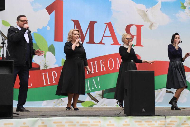 Спорт, ностальгия и Праздник труда: в Несвижском парке прошли гулянья, посвящённые Первомаю