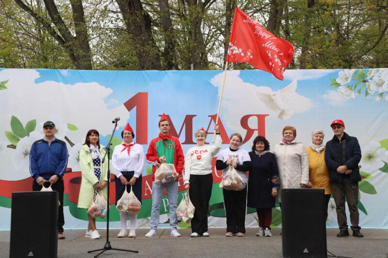 Спорт, ностальгия и Праздник труда: в Несвижском парке прошли гулянья, посвящённые Первомаю