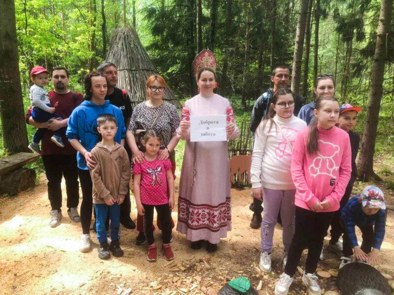 Семейный квест «По тропинкам сказочных героев» состоялся на экотропе в Завитой