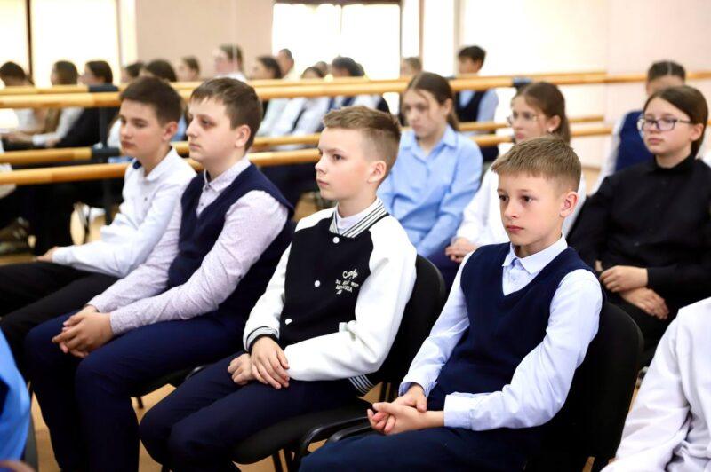 Гордость и ответственность: центру детского творчества и Несвижской гимназии был присвоен статус «Школа мира»