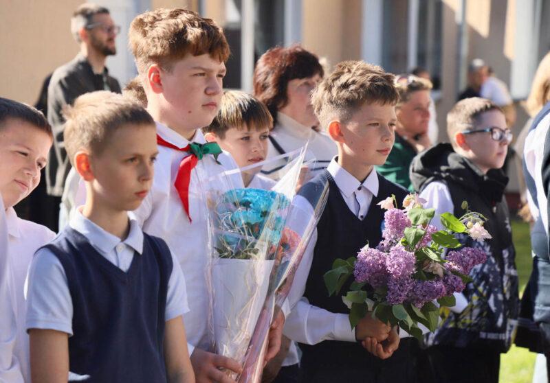 На Несвижчине прозвенел последний звонок для 190 одиннадцатиклассников и 467 учащихся 9-х классов