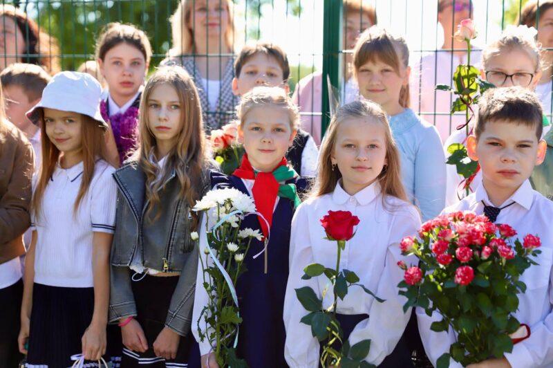 На Несвижчине прозвенел последний звонок для 190 одиннадцатиклассников и 467 учащихся 9-х классов