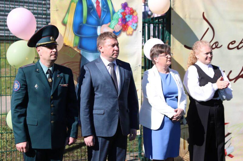 На Несвижчине прозвенел последний звонок для 190 одиннадцатиклассников и 467 учащихся 9-х классов