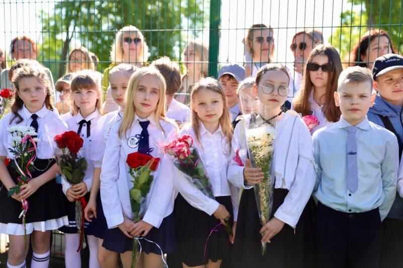 На Несвижчине прозвенел последний звонок для 190 одиннадцатиклассников и 467 учащихся 9-х классов