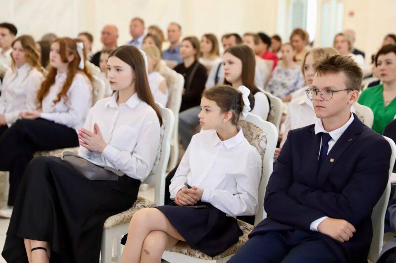 Талант, помноженный на труд: в Несвиже состоялась торжественная церемония чествования лучших учащихся района