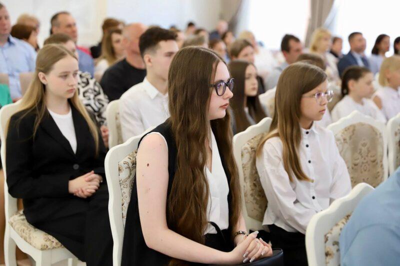 Талант, помноженный на труд: в Несвиже состоялась торжественная церемония чествования лучших учащихся района