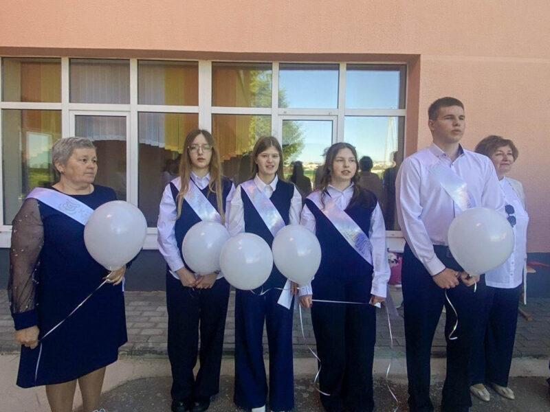 На Несвижчине прошли торжественные линейки, посвящённые последнему звонку