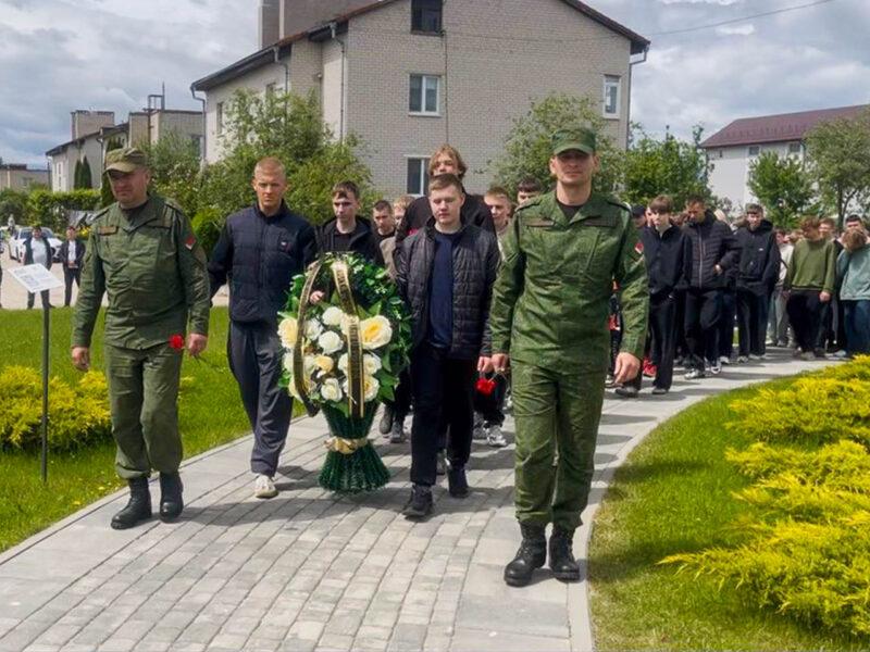 Несвижские школьники посетили воинские части Барановичского гарнизона
