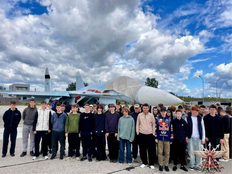 Несвижские школьники посетили воинские части Барановичского гарнизона
