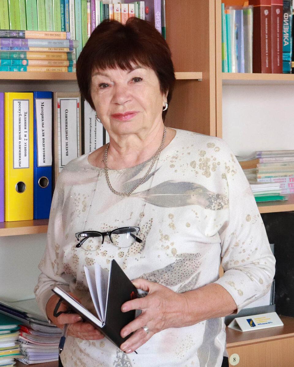 Учитель физики Алла Войтова — педагог с 50-летним стажем
