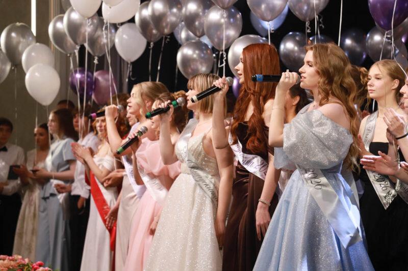 В добрый путь! В Несвиже чествовали выпускников 2026 года