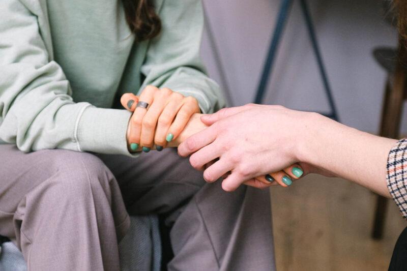 «Не могла поверить, что больше не услышу её голоса». Реальная история о том, как пережить потерю близкого человека