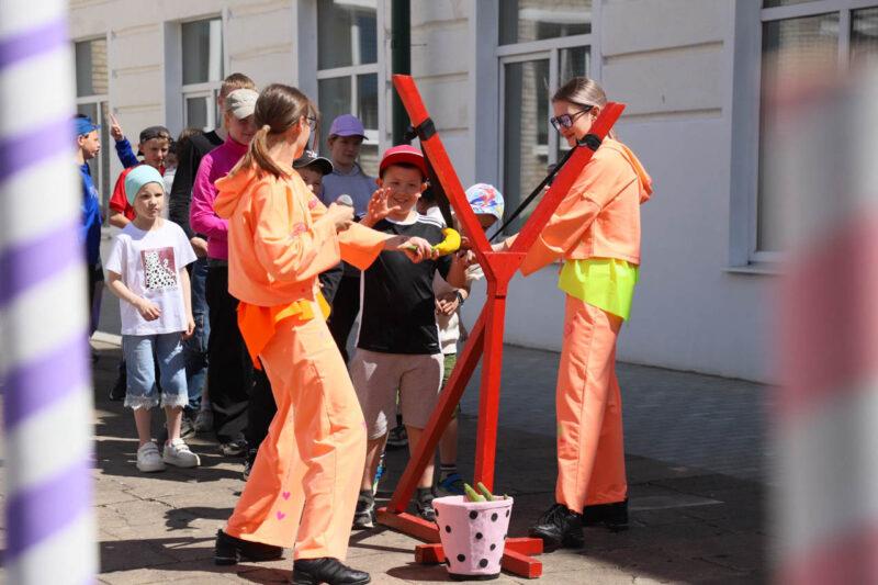 Солнце, подарки и аквагрим! В Городейской школе-интернате ярко отметили День защиты детей