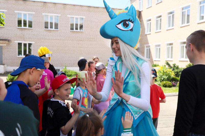 Солнце, подарки и аквагрим! В Городейской школе-интернате ярко отметили День защиты детей