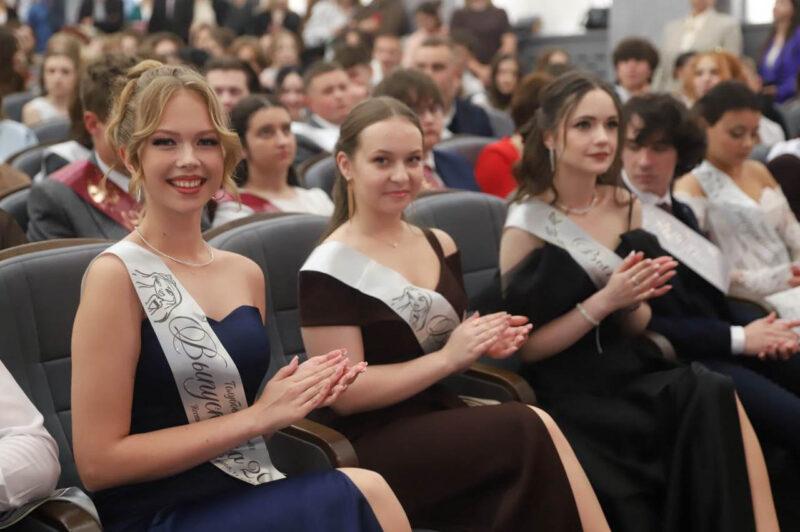 В добрый путь! В Несвиже чествовали выпускников 2026 года