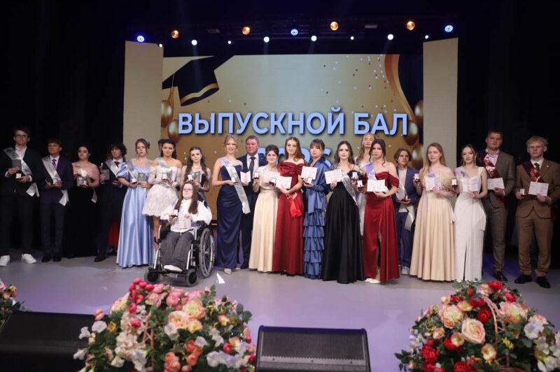 В добрый путь! В Несвиже чествовали выпускников 2026 года