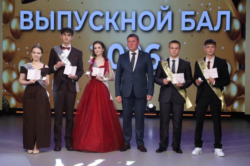 В добрый путь! В Несвиже чествовали выпускников 2026 года