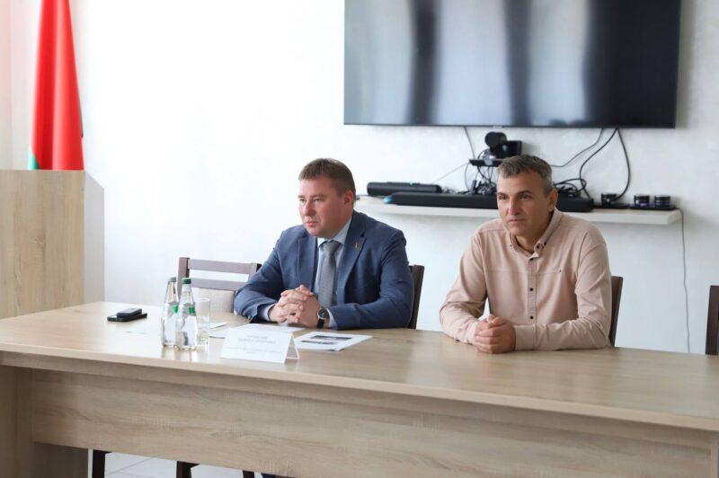 Память во имя будущего и векторы развития Несвижа: Андрей Ратомский встретился с трудовым коллективом «Далиомфарма»