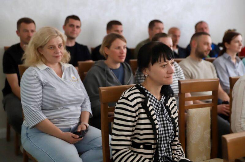 Память во имя будущего и векторы развития Несвижа: Андрей Ратомский встретился с трудовым коллективом «Далиомфарма»