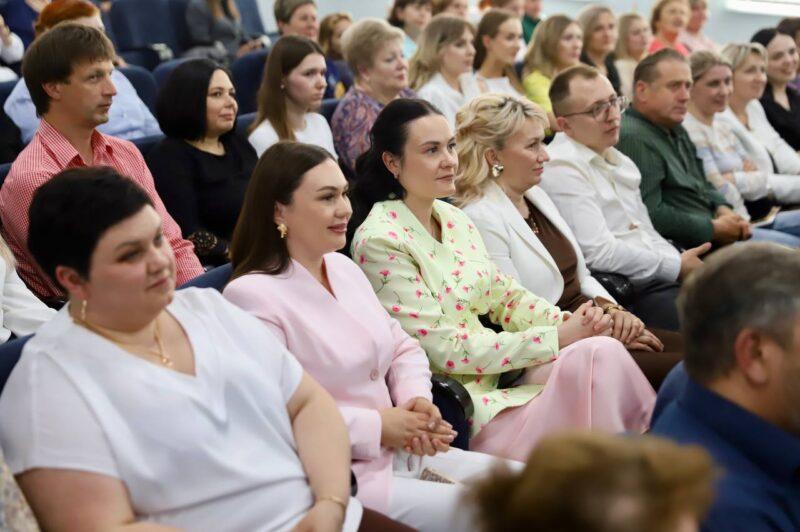 Верность профессии: в Несвижской ЦРБ чествовали героев в белых халатах