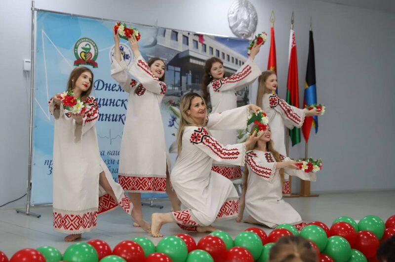 Верность профессии: в Несвижской ЦРБ чествовали героев в белых халатах