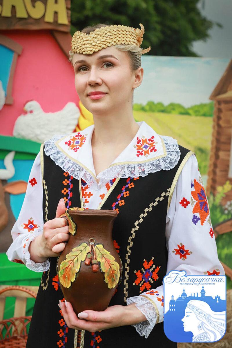 Праект “Беларусачка: культурны код Нясвіжчыны”: Таццяна Рачок у нацыянальным беларускім строі