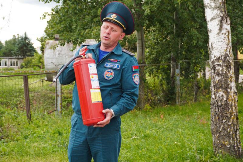 Заместитель начальника Несвижского РОЧС провел встречу с трудовым коллективом