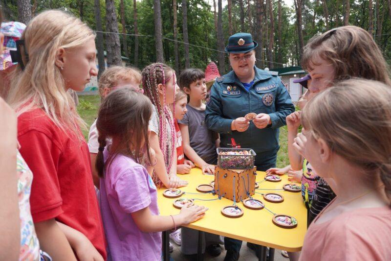 Безопасные каникулы: работники МЧС и представители ОСВОД курсируют по детским лагерям Несвижчины