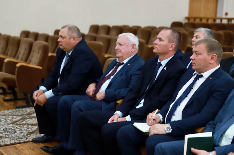 Вовлечение военных комиссариатов в помощь на село: вопрос обсудили на совещании в Несвижском райисполкоме
