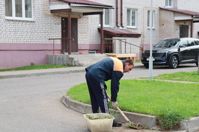 «ЖКХ и «Белая Русь» — ВМЕСТЕ!». Благоустройство и наведение порядка продолжается в Несвиже