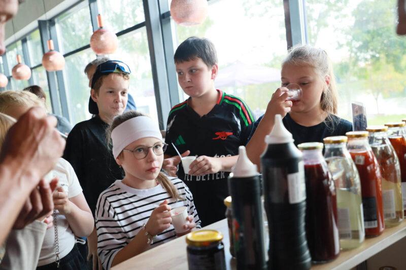 Сладкая пятница: в Несвиже Городейский сахарный комбинат радует покупателей акциями и дегустациями