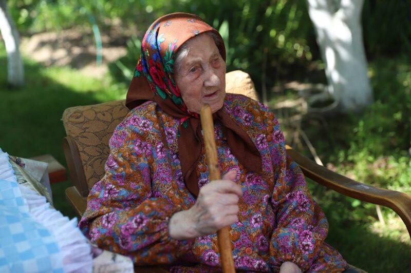 В Несвижском районе душевно поздравили 100-летних юбиляров