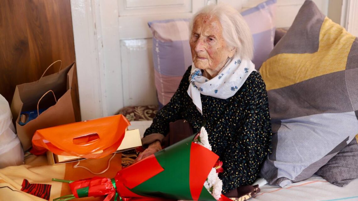 В Несвижском районе поздравили со 100-летних юбиляров