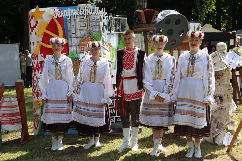 В Несвижском парке прошел V районный фестиваль гостеприимства «Гасціннасць па-радзівілаўску»