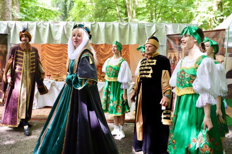 В Несвижском парке прошел V районный фестиваль гостеприимства «Гасціннасць па-радзівілаўску»