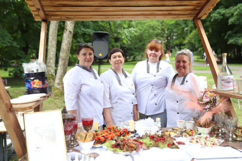 В Несвижском парке состоялся открытый чемпионат по приготовлению гриля и барбекю «Трафей паляўнічага»