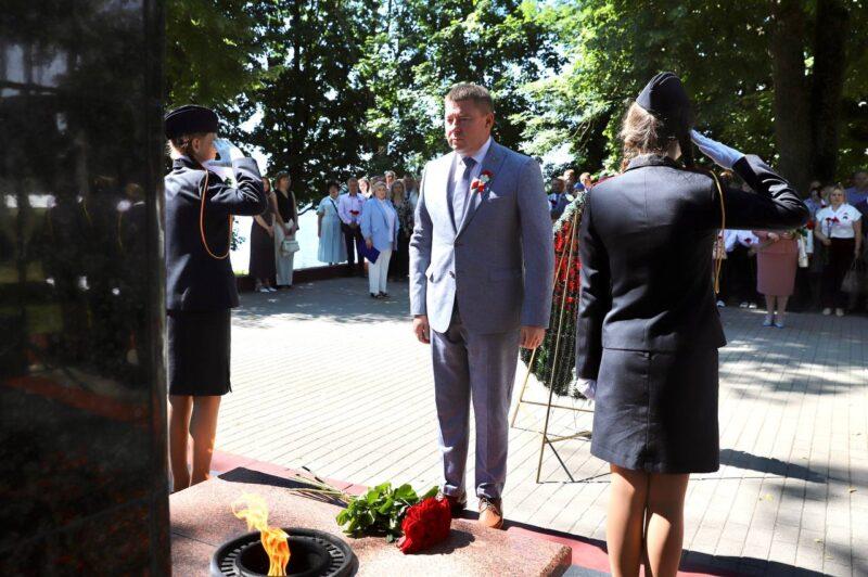 В День Независимости Республики Беларусь у Братской могилы в Несвижском парке состоялся митинг