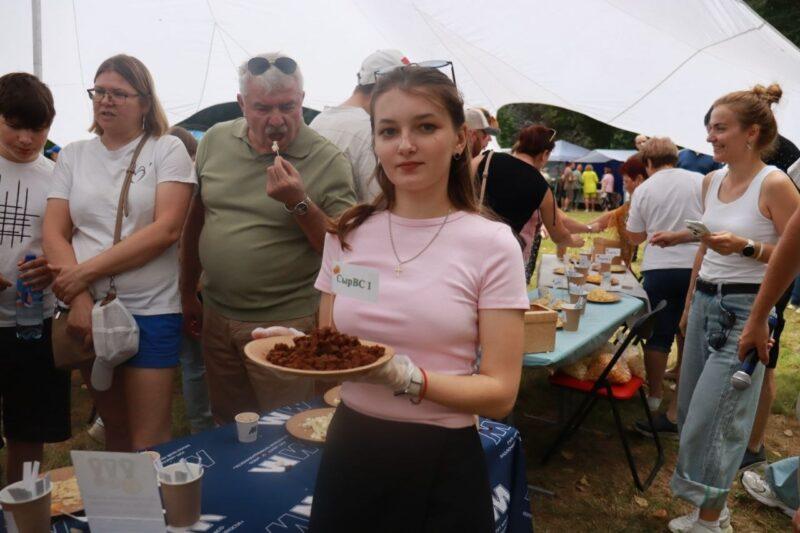 В несвижском парке прошёл открытый сырный фестиваль «СЫРодел»