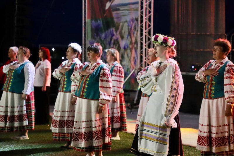 Яркий финал Дня Независимости в Несвиже